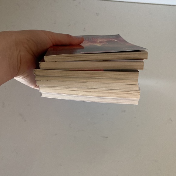 I survived 7 books Chicago Gettysburg D-Day Earthquake Nazi blizzard Grizzlies - Picture 12 of 13